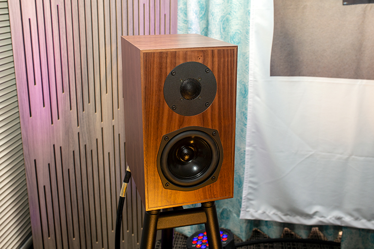 Falcon M10